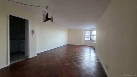 70-25 Yellowstone Blvd #24B, Forest Hills, NY 11375