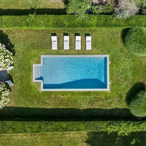 52 S Country Rd, Bellport, NY 11713