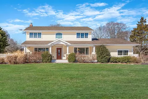 3 Beacon Ln, East Northport, NY 11731