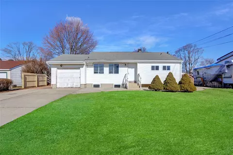 127 2nd Ave, Brentwood, NY 11717