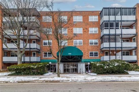 100 Lincoln Ave #6A, North Hempstead, NY 11501