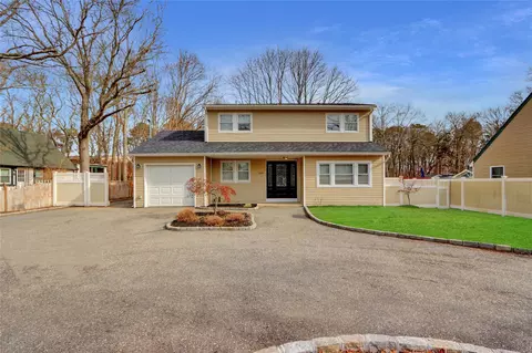 219 Floyd Rd, Shirley, NY 11967