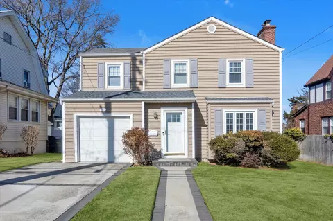 911 Lincoln Ave, Baldwin, NY 11510