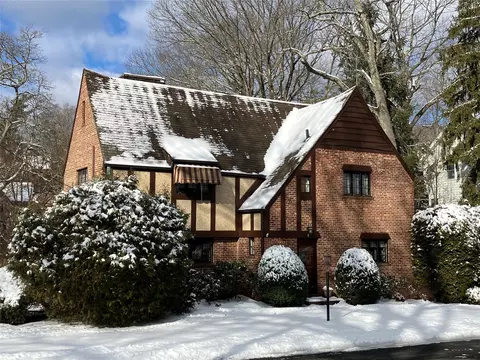 1 Northminster Dr, White Plains, NY 10604