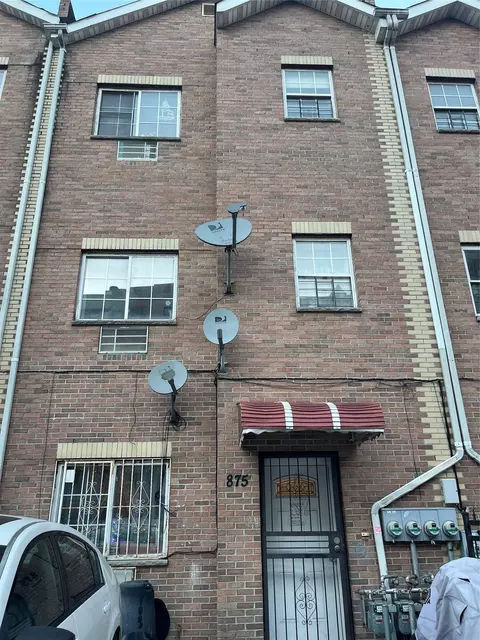 875 Elsmere Pl, New York, NY 10460