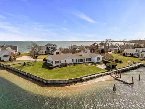 855 Old Salt Rd, Mattituck, NY 11952