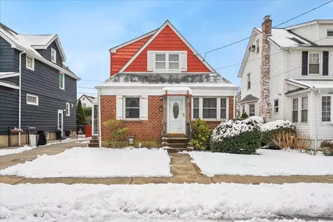 80 King St, Floral Park, NY 11001