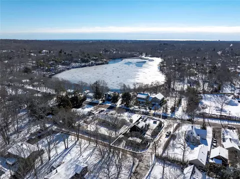 37 Little Fresh Pond Rd, Southampton, NY 11968