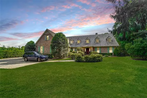 53 South Rd, Westhampton Beach, NY 11978