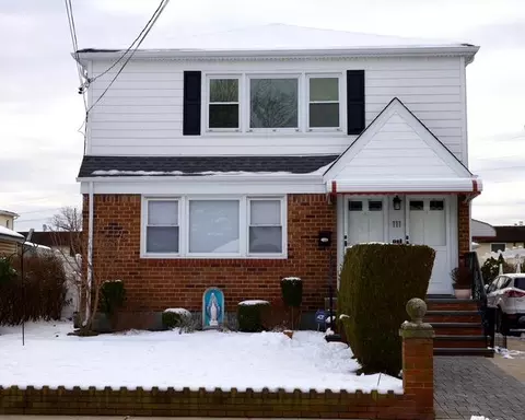 111 S Cottage St, Valley Stream, NY 11580