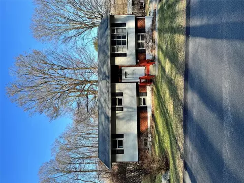 1 Fairview Rd, Beacon, NY 12508