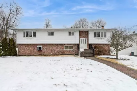 303 Alfred St, North Babylon, NY 11703