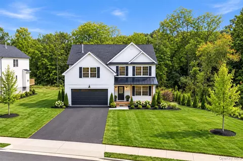 8 Alaina Way, Beekman, NY 12570