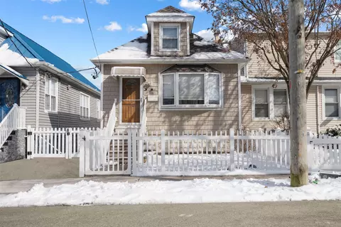 660 Clarence Ave, New York, NY 10465