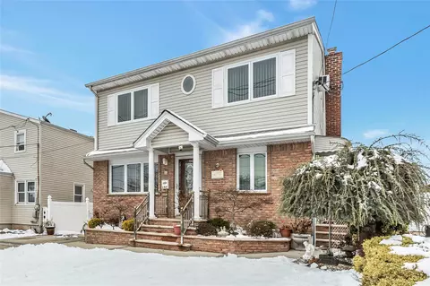 157 Barwick Blvd, North Hempstead, NY 11501