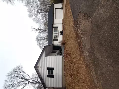 35 Seymour Ln, Medford, NY 11763