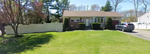 42 Crocus Ln, Commack, NY 11725