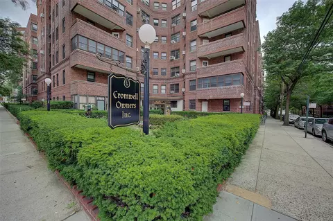 69-60 108th St #308, Forest Hills, NY 11375