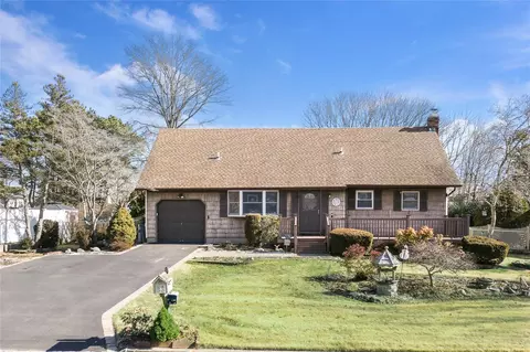 5 Haig Ave, Brookhaven, NY 11772