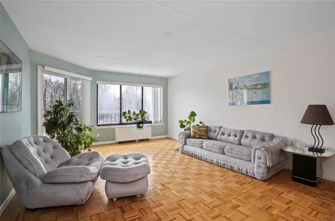 100 High Point Dr #408, Greenburgh, NY 10530
