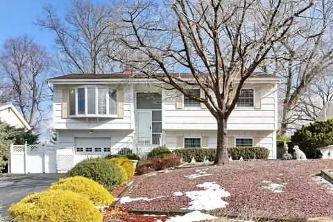 722 Jacqueline Dr, Clarkstown, NY 10989