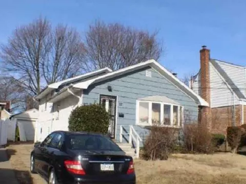 23 Allen St, Hempstead, NY 11550