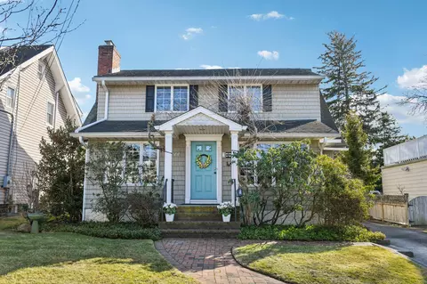 52 Rodney Pl, Rockville Centre, NY 11570