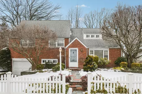1396 Sturl Ave, Hewlett, NY 11557