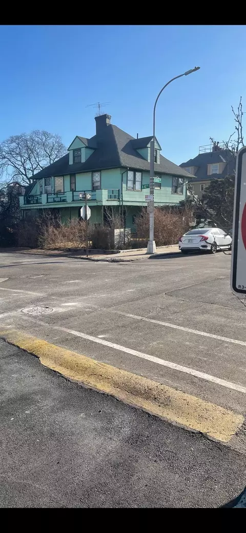 4051 Atlantic Ave, New York, NY 11224