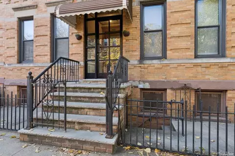 70-30 65th Pl, New York, NY 11385