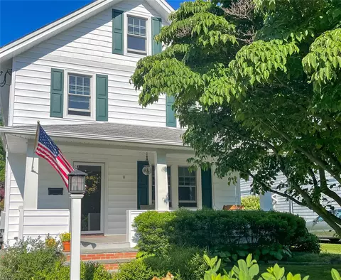 276 Nassau Rd, Huntington, NY 11743