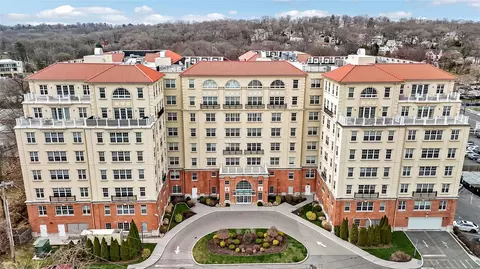 10 Byron Pl #510, Larchmont, NY 10538