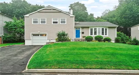 18 Hemlock Rd, Greenburgh, NY 10530