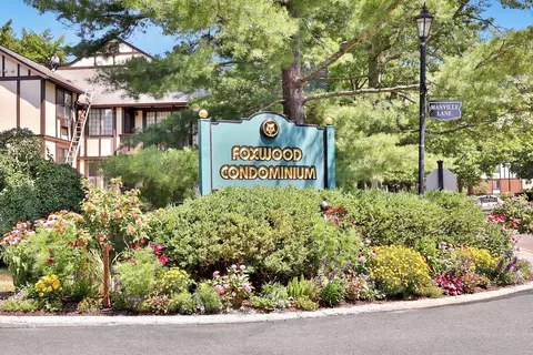 76 Foxwood Dr #4, Mount Pleasant, NY 10570