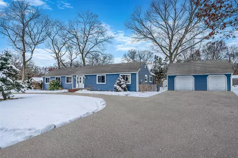 98 Smithtown Polk Blvd, Centereach, NY 11720