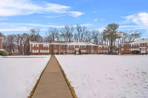 225 N Middletown Rd #B, Orangetown, NY 10965