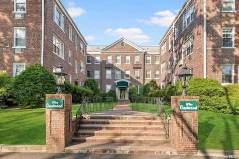 1 Meadow Dr #3-L, Woodmere, NY 11598
