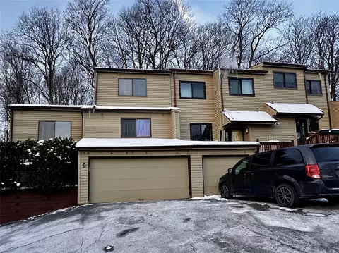 9 Butternut Ct, Woodbury, NY 10930