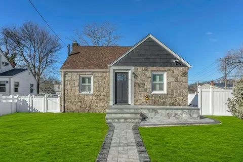 37 Northridge Ave, Merrick, NY 11566