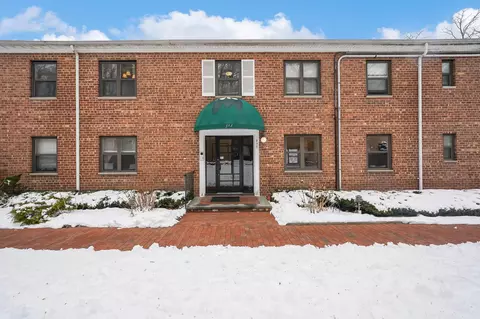 317 Main St #B, North Hempstead, NY 11576