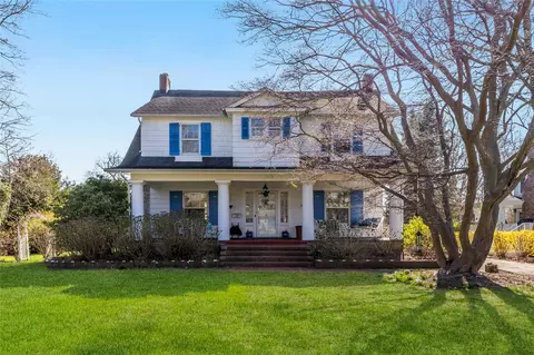 147 S Windsor Ave, Brightwaters, NY 11718