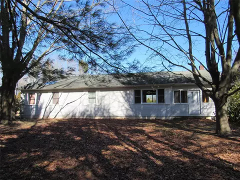 166 Manor Ln, Jamesport, NY 11947