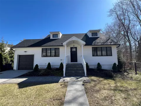 4 Donald Dr, Kings Park, NY 11754