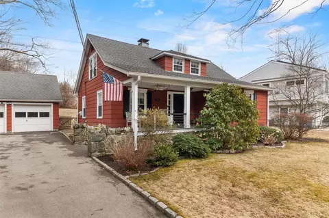 105 Lake St, Mount Pleasant, NY 10570