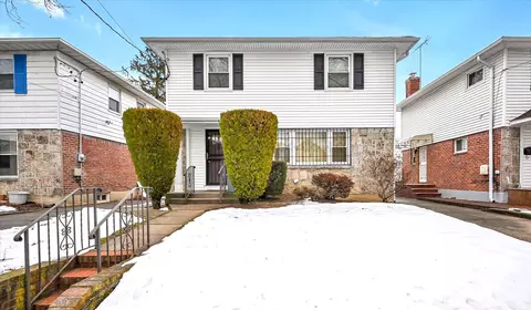 48-19 208th St, New York, NY 11364