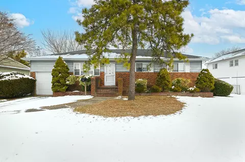 53 W 17th St, Deer Park, NY 11729