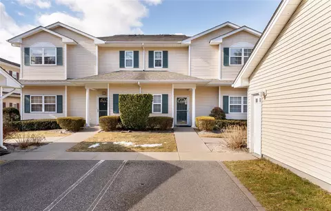 401 Aerie Way #401, East Quogue, NY 11942