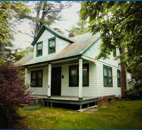 23 4th Ave, Brentwood, NY 11717