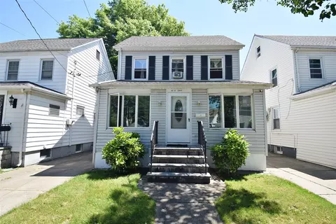 92-51 224th St, New York, NY 11428