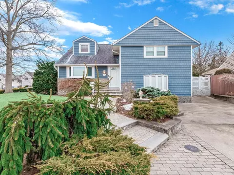 1 Belmart Rd, Hicksville, NY 11801